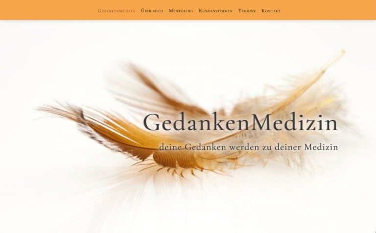 Zarte Feder auf weißem Hintergrund, Barbara Schwarz, spirituelle Heilung, Gedankenmedizin, Mentoring, ganzheitliche Gesundheit.